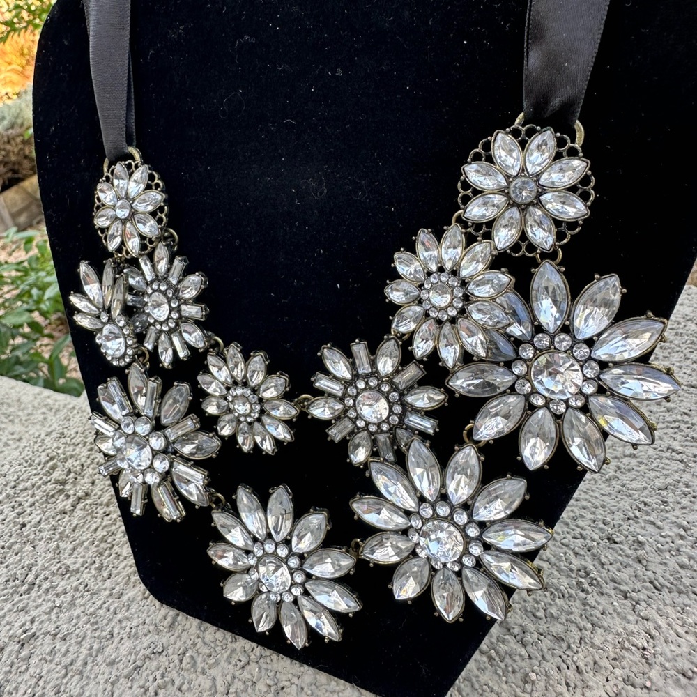 Sugar Fix Flower Statement Necklace - Picture 3 of 4